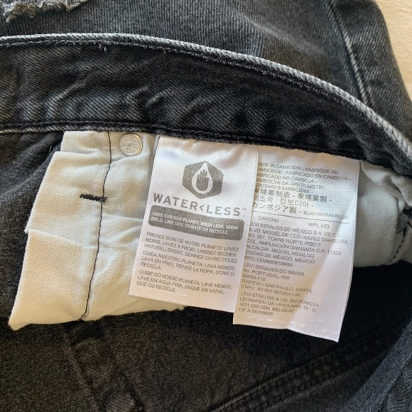 Black Levi’s Distressed Denim Shorts - Picture 3 of 4